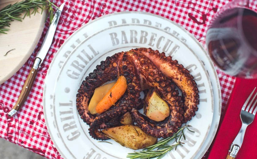 Ob pogledu na hobotnico na krožniku se pocedijo sline.