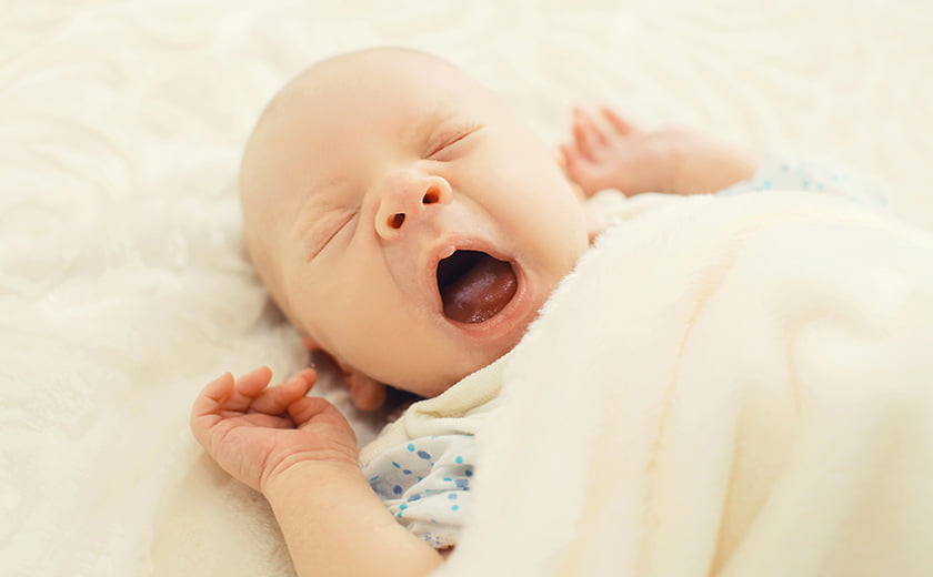 zaspan dojenček zeha