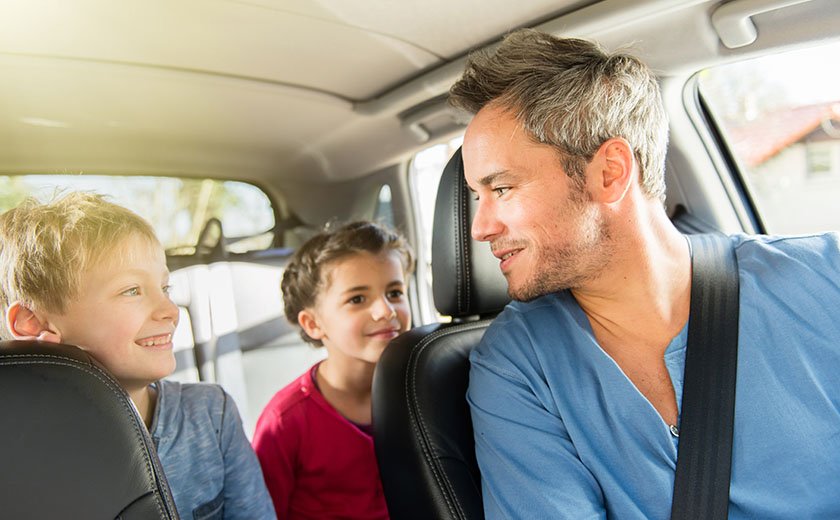 Druzina v avtu