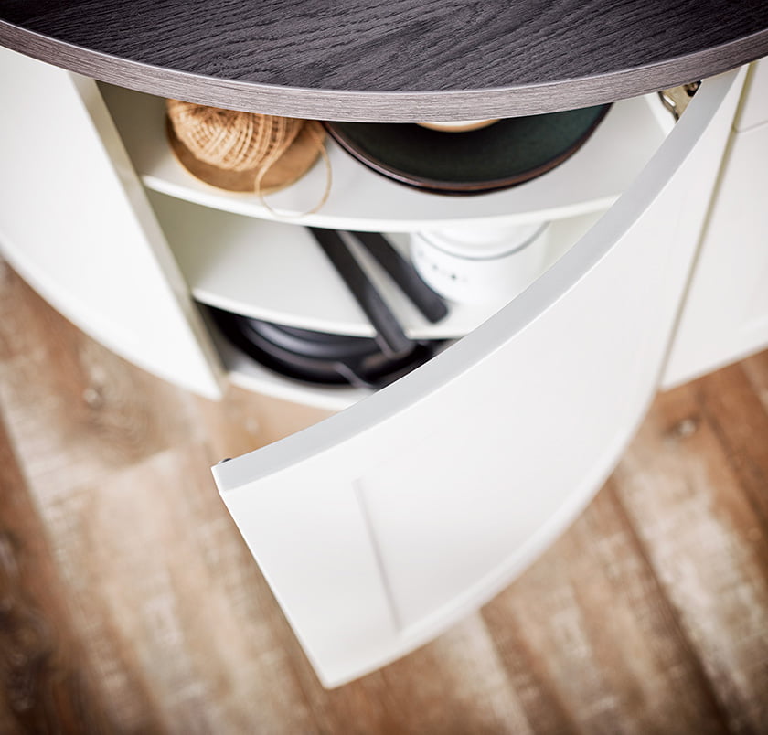 Kuhinja omarica brez rocajev