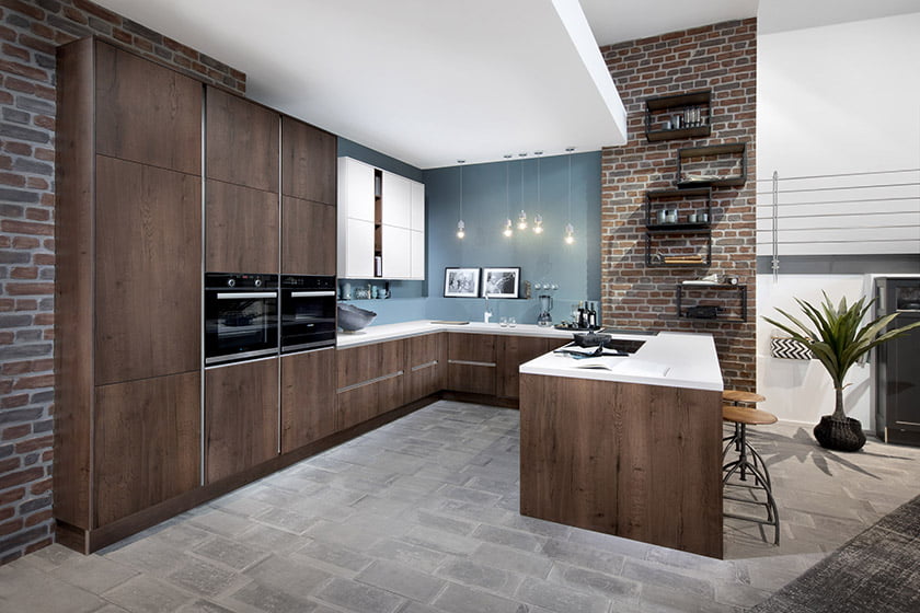 Kuhinja lesena elegantna temna