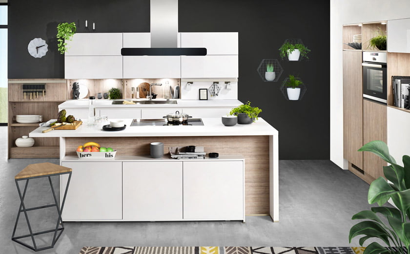 Kuhinjski otok bele barve zajtrkovalni pult 