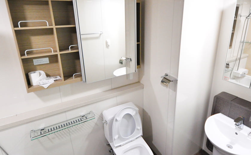 Majhna kopalnica ogledala