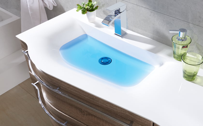 Majhna kopalnica omare bloki zaobljene linije