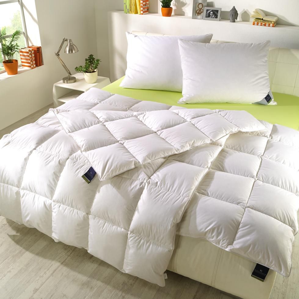 Zelena rjuha, bela prešita odeja.