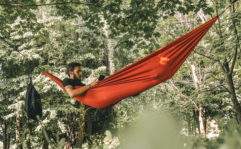 Poletne počitnice viseča mreža narava