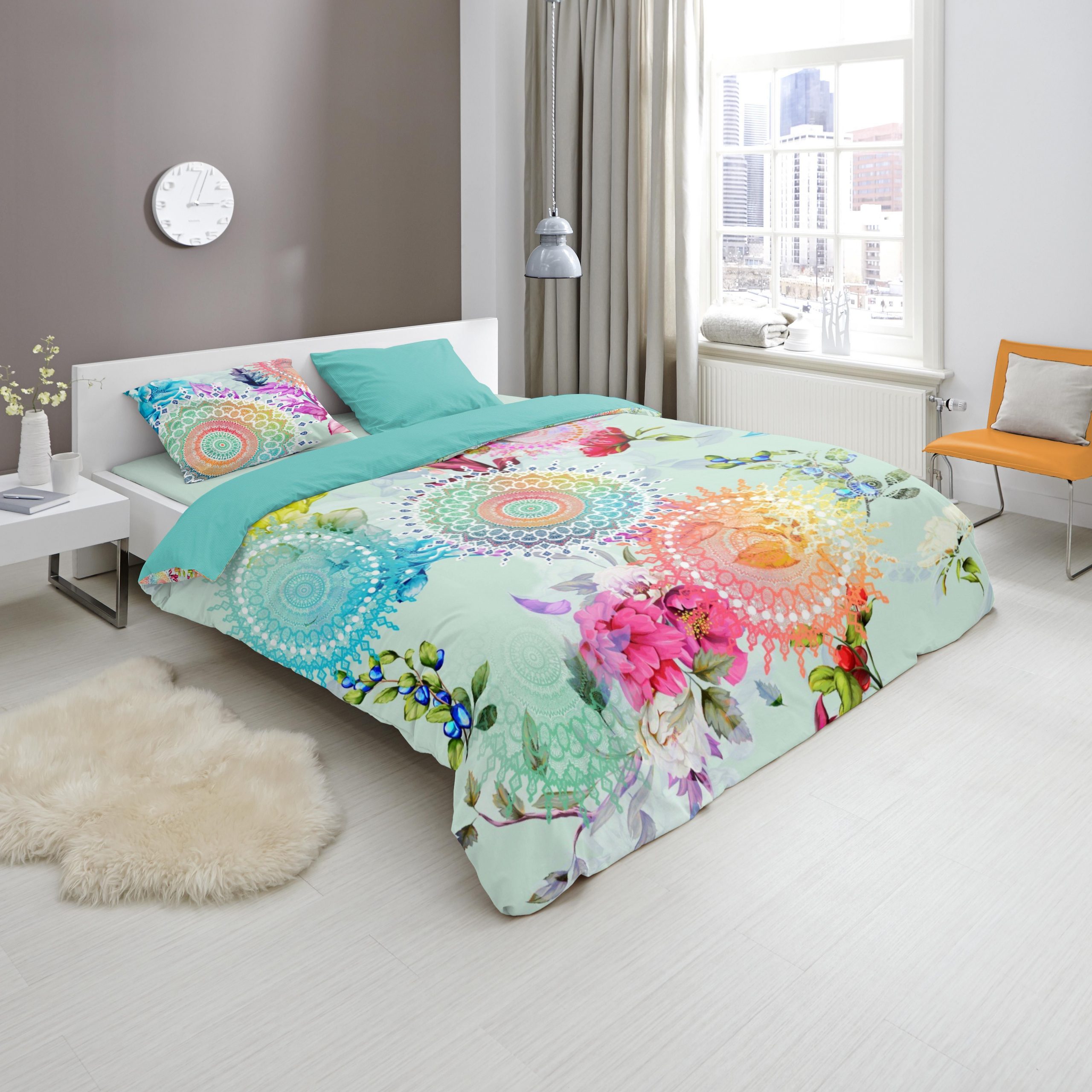 Moderna posteljnina z bravnim vzorcem.