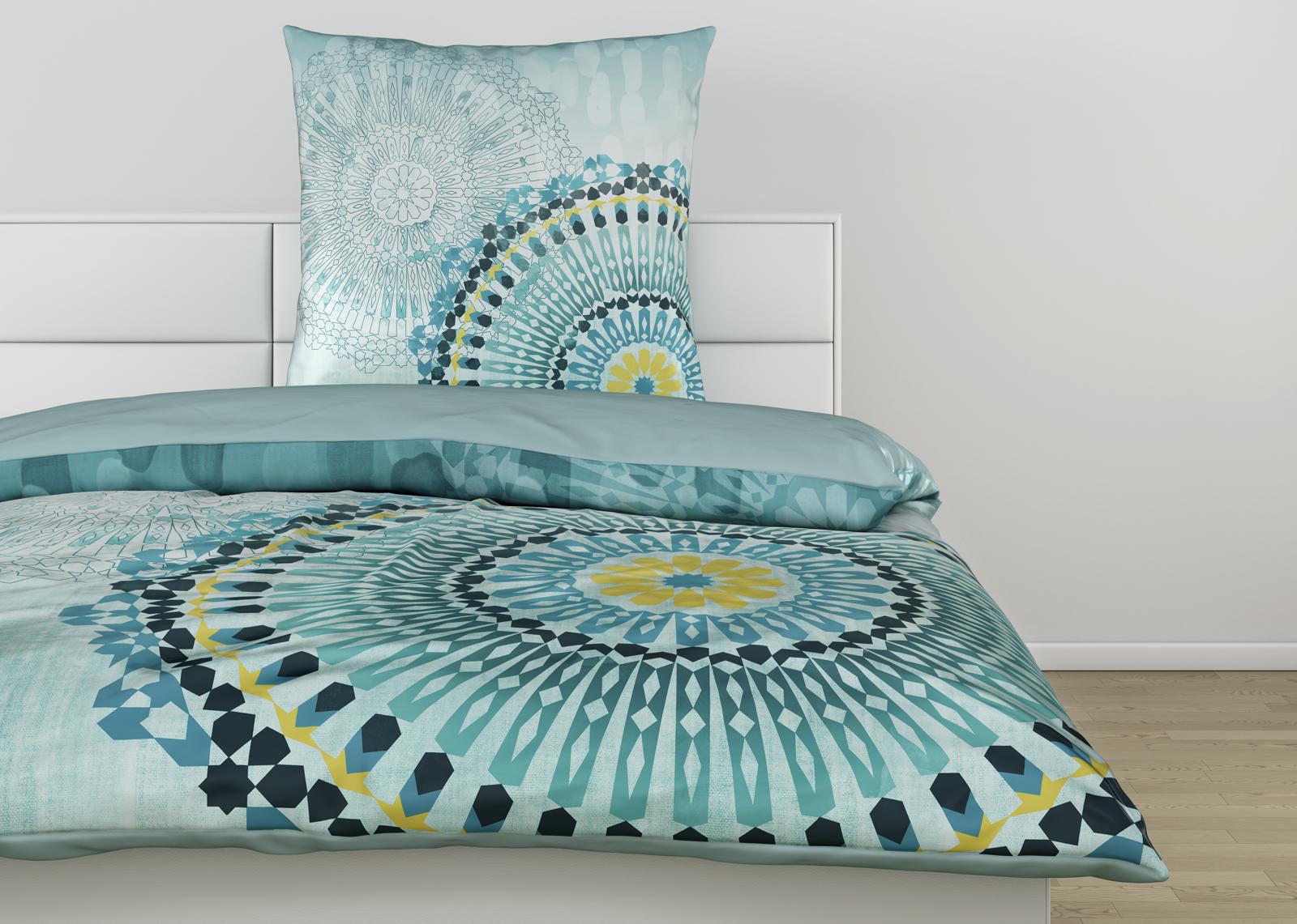 Modra posteljnina z vzorcem