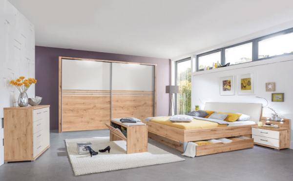 Postelja z vgrajenim predalom v svetli spalnici