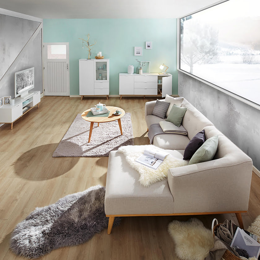 dnevni prostor skandinavski dekor preproge kože okrasni vzglavniki