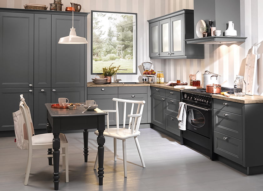 podeželska kuhinja klasika dieter knoll elegantne sive barve