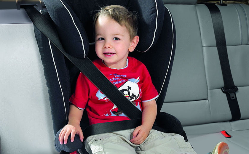 Malček v avtosedežu