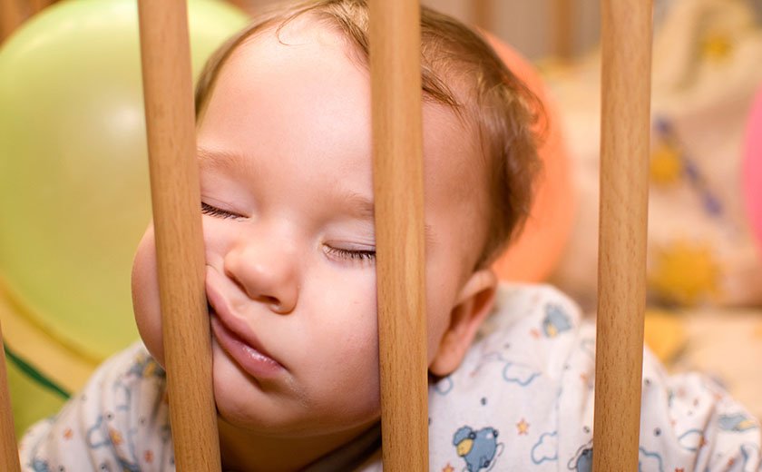 Ograjica pri otroski posteljici