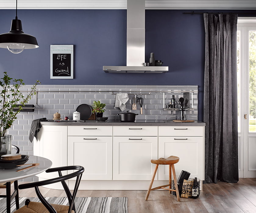 podeželska moderna kuhinja blok majhna kuhinja