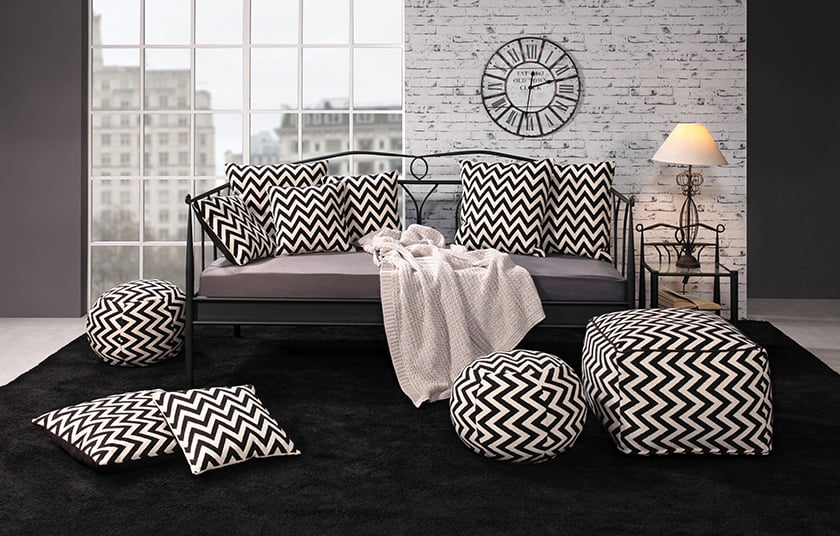 postelja kovinska romantika industrijski slog zaobljene linije