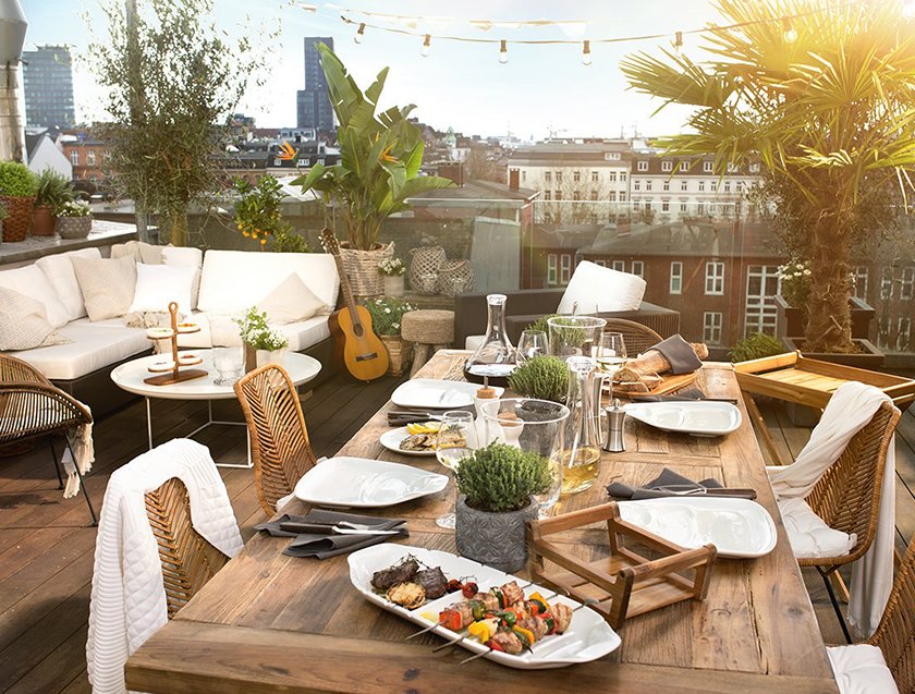 sezona piknikov terasa sedežna garnitura vrtna miza stoli dekor