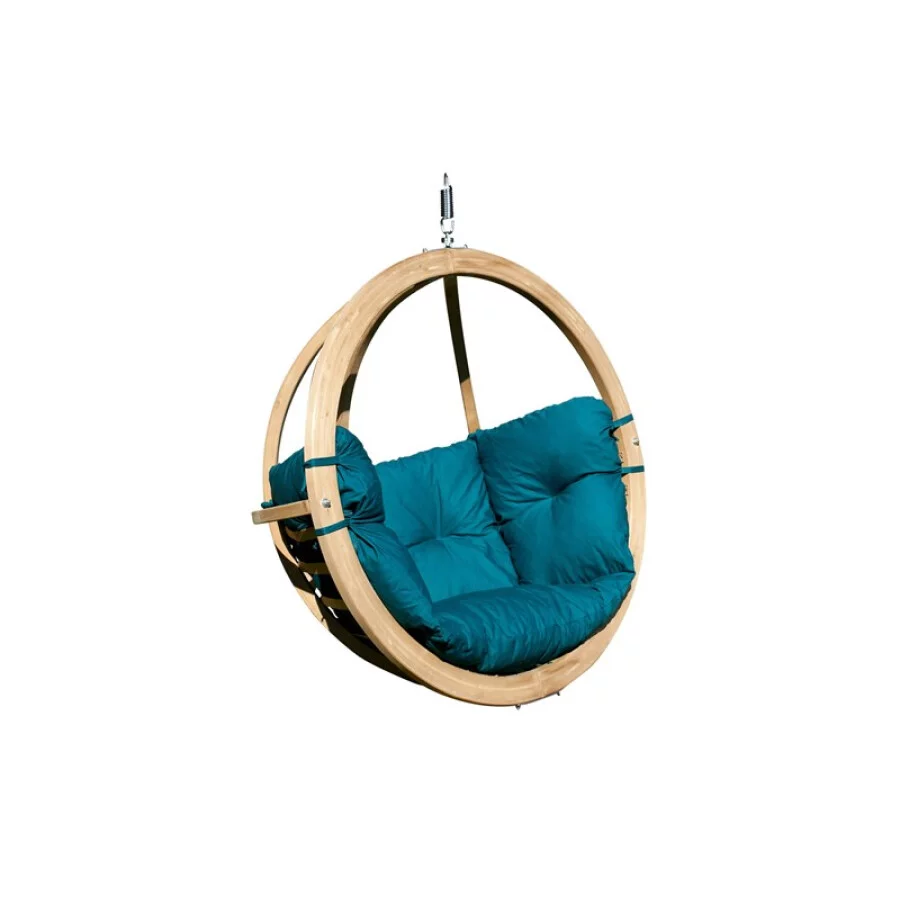 Leseni viseči fotelj Globo Swing je narejen iz zlepljenega lesa iz smreke. Les je olivne barve, ker je bil impregniran, kar omogoča visoko odpornost na