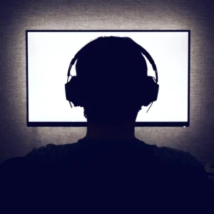 Kako povezati brezžične Bluetooth slušalke z vašim televizorjem?