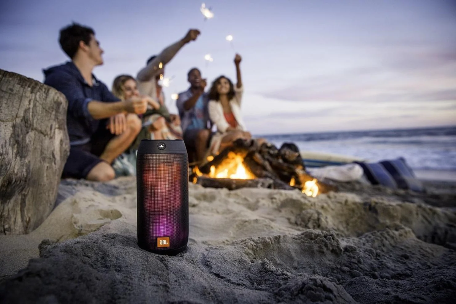 Popoln zvok na plaži - prenosni zvočniki JBL