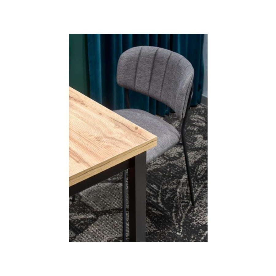 Jedilna miza KOBI je narejena iz furnirja. Je vsestransko uporabna lesena miza, za katero lahko sedijo do štiri osebe. Dimenzije: - D: 120 x G: 68 x V: 77 cm