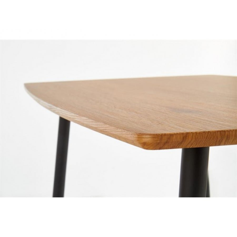 METROPOLIS je klasična kakovostna miza, narejena iz kvalitetnih materialov. Dimenzije: - D: 120 x G: 70 x V: 76 cm Material: - MDF furnir / barvana kovina /