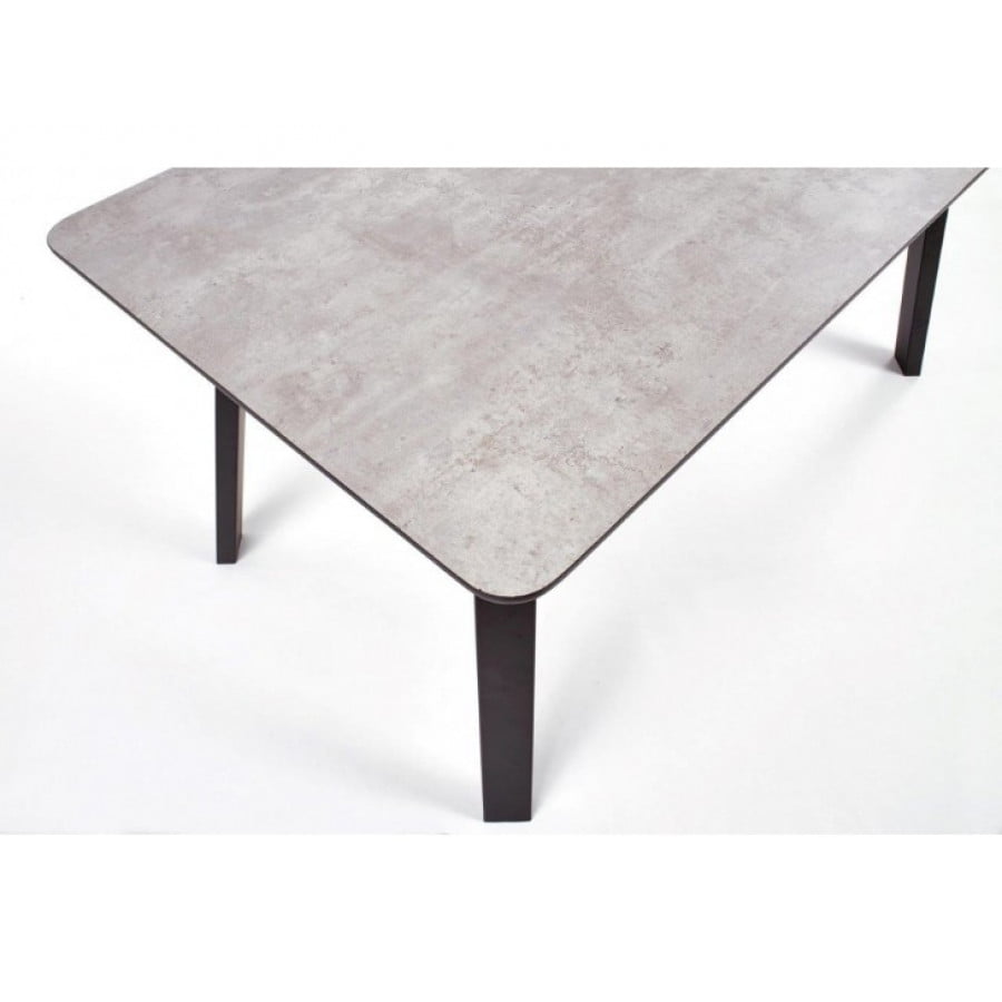 Moderna miza HALI bo poživela vsako kuhinjo. Miza je kvalitetna ter stabilna. Barva: - beton/črna Dimenzije: -širina: 160cm -globina: 90cm -višina: 76cm