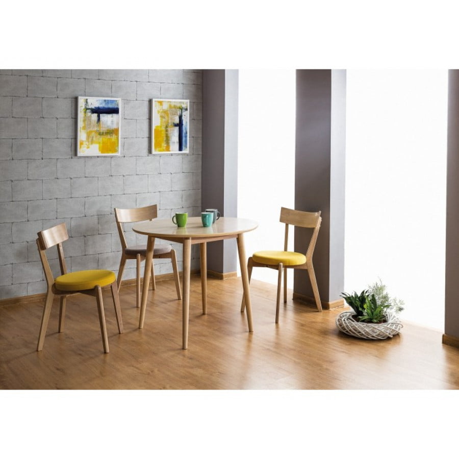 Moderna miza ELSON bo prinesla svežino v vaš prostor. Mizna plošča je narejena iz naravnega furnirja, podnožje mize pa je iz lesa. Barva: - Medeni hrast