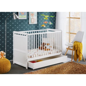 Otroška postelja LORENA je moderna postelja primerna za otroške sobe. Dobavljiva je v beli barvi. Pod posteljo je predalj primeren za shranjevanje