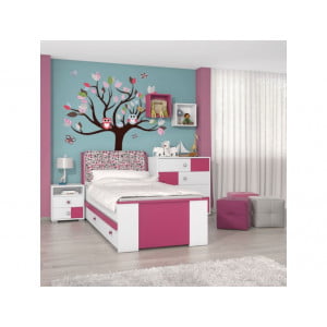 Moderna otroška soba ALICA 1 je narejena iz kvalitetnih materialov. V kompletu je postelja s predalnikom, komoda, nočna omarica in dva poličnika. Naslonjalo