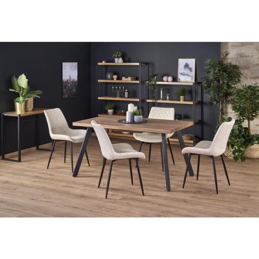 Raztegljiva jedilna miza BELINI je narejena po najnovejših smernicah pohištvenega dizajna. Združuje toplino lesa s črno barvo. Narejena je iz kvalitetnih