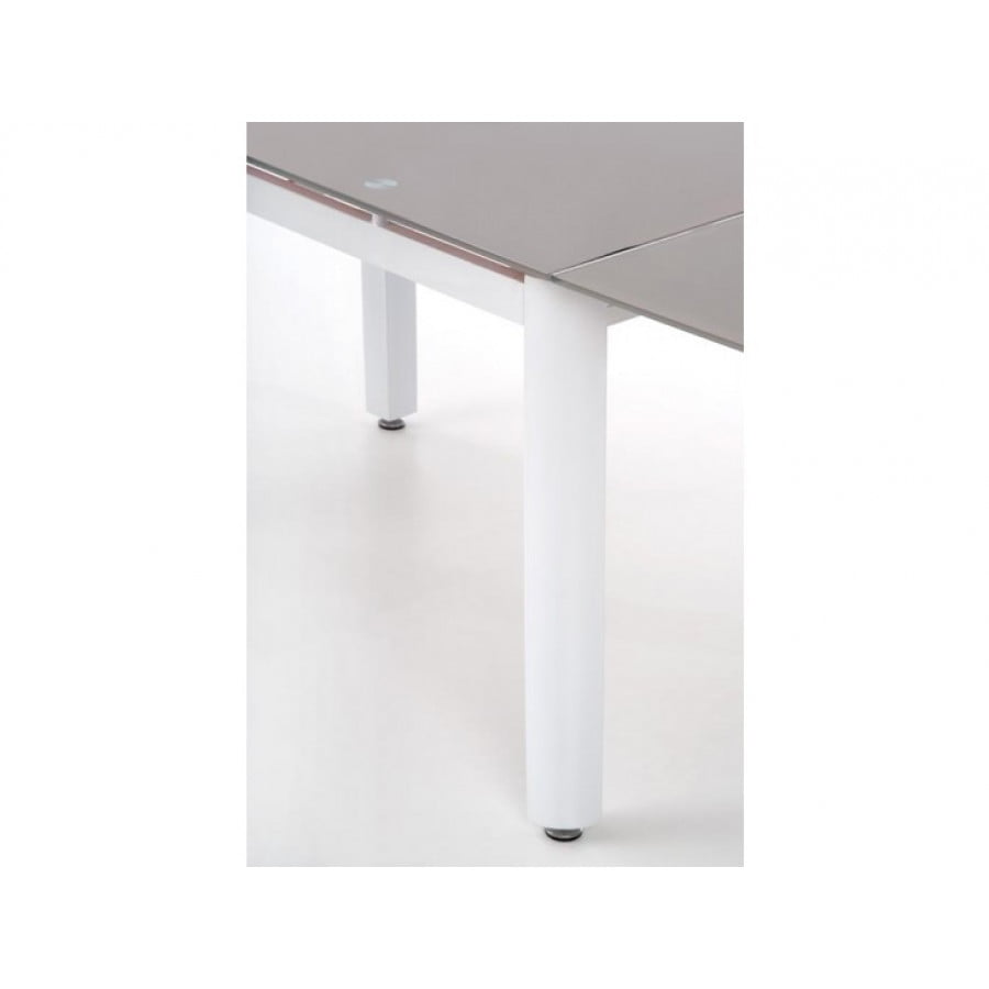 Raztegljiva jedilna miza LAST je elegantna, sodobna in kvalitetna miza. Lepo se poda v vsakršno jedilnico. Dimenzije: - D: 120/180 x G: 80 x V: 75 cm