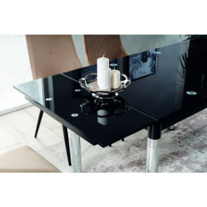Moderna miza MIJA v kombinaciji kaljenega stekla in kroma, bo prinesla svežino v vaš prostor. Miza je narejena iz kakovostnih materialov.