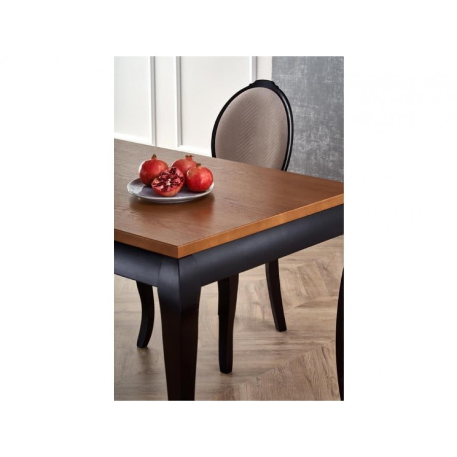 Raztegljiva miza VIZOR je kakovostna masivna jedilna miza, ki se lahko podaljša za kar 80 cm. V vašem domu nikoli več ne bo zmanjkalo prostora za obiske.