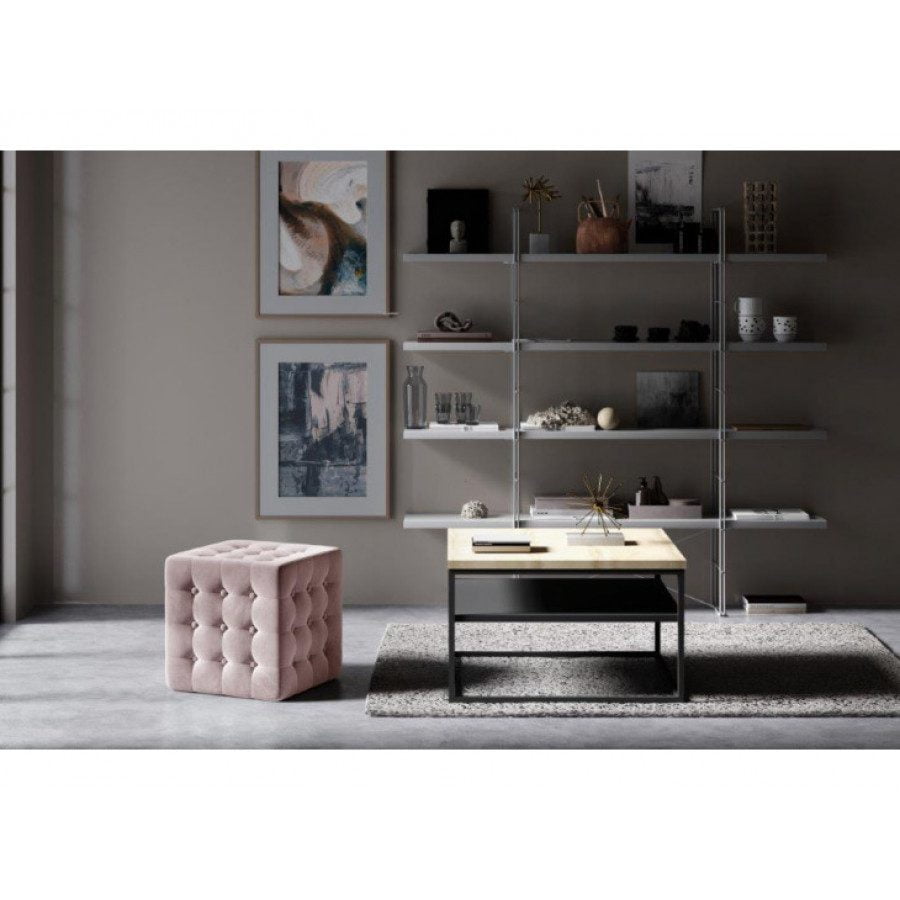 Tabure OFI je eleganten, kvadraten tabure z udobnim materialom na sedežu. Dobavljiv je v široki paleti različnih barv. Sedež je izdelan iz visokokakovostne