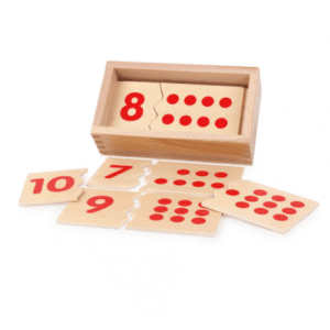 Lesena škatla s pokrovom vsebuje 20 parov sestavljank. Sestavljanka s številkami 1-10, služi kot otrokov uvod v razmerje med števili in simboli.
