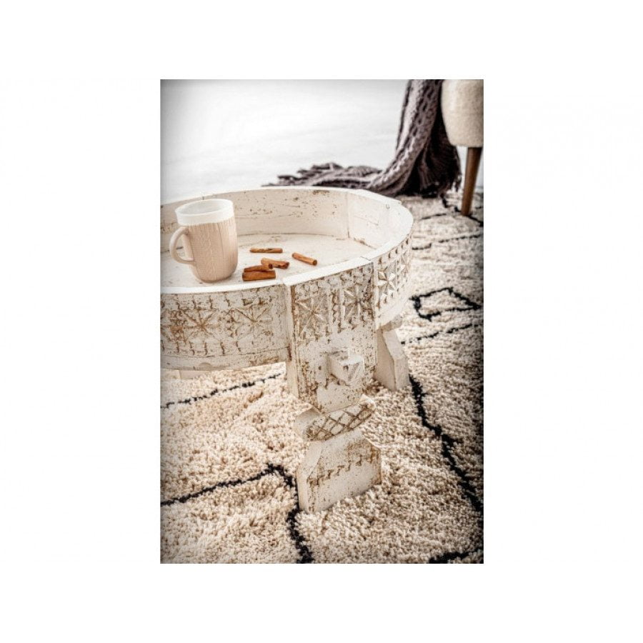 Klubska miza YASIR D50 bela je narejena iz lesa z izrezljanimi okraski. Material: - Les Barva: - Starinska bela Dimenzije: širina: Ø50cm višina: 35hcm