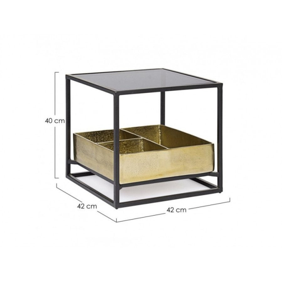 Klubska mizica MAVILA 42X42 ima jekleno okvirje in stekleni vrh. Material: - Jeklo - Steklo Barva: - Črna - Zlata Dimenzije: širina: 42cm globina: 42cm