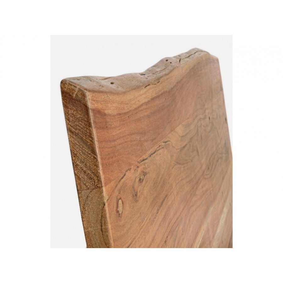 Postelja 2P ARON ima okvir iz lesa in noge iz jekla. Ker se obdeluje ročno, so oblike in velikosti, ki jih tvori les, samo okvirne. Dimenzije: širina: 186cm