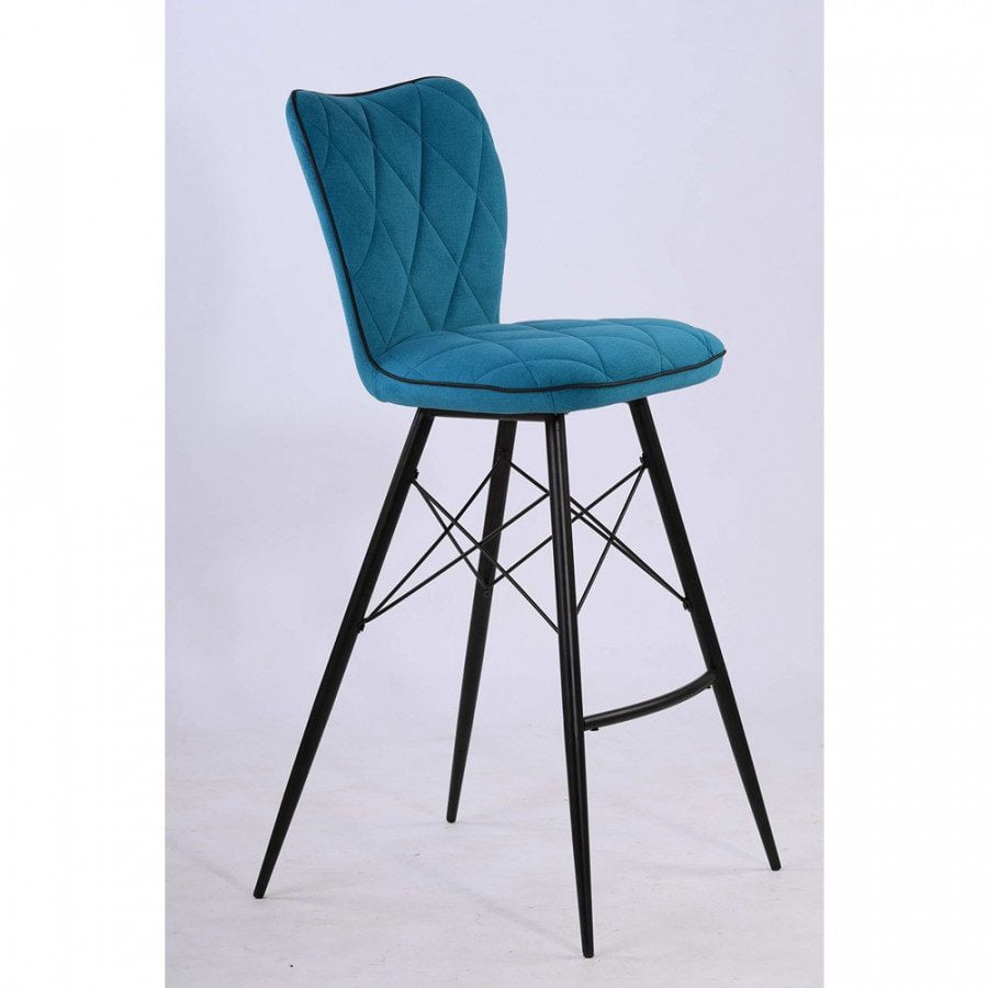 Barski stol v modernem dizajnu, ki bo poživel vaš dom. Oblazinjen je s kvalitetno tkanino, po robovih pa ima črn detajl v umetnem usnju. Sedišče in