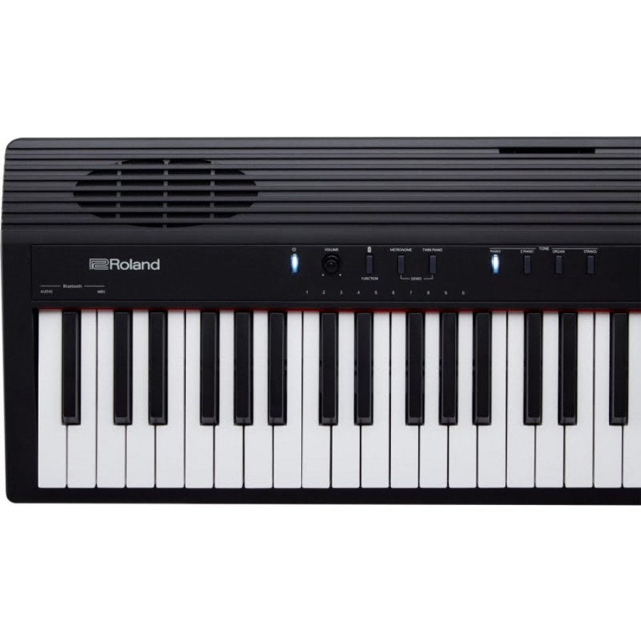 Igrajte klavir kjer koli in kadar koli - z novim električnim klavirjem ROLAND GO:PIANO88. Električni klavir ima poleg vrhunski karakteristik tudi izredno