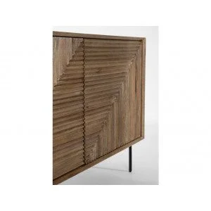 Komoda DARSEY 2A-3C je narejen iz MDF-ja in ima kovinske noge. Struktura je iz lesa, predal ima v vratih. Material: - MDF - Kovinske noge - Les Barva: - Črne