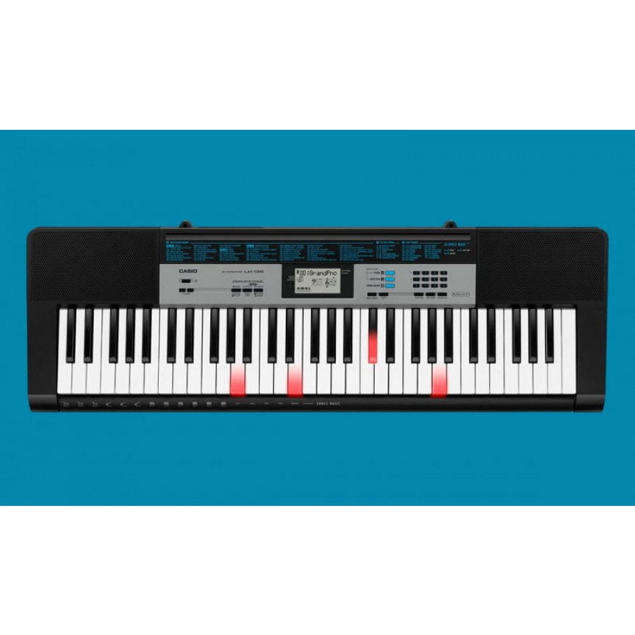 LKA 136 CASIO klaviatura - Elektronska klaviatura CASIO je primerna za učenje in za prve začetke igranja. Osvetljene tipke vas vodijo skozi 100 pesmi, ki so