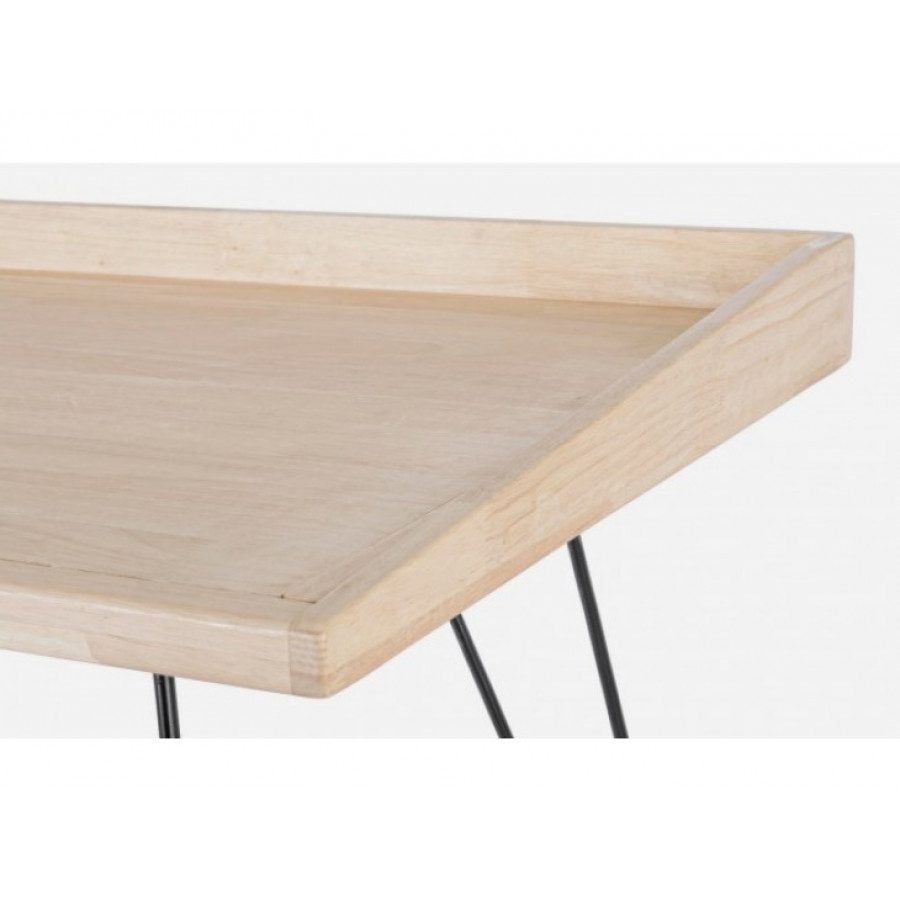 Pisalna miza DISTRICT je sestavljena iz kovinskih nog in lesene mizne plošče. Dimenzije: širina: 142cm globina: 61cm višina: 78cm