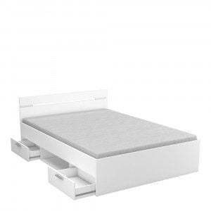 Praktična postelja v beli ali sonoma barvi. Vsebuje dva predala 56x33x11 cm, na kovinskih vodilih in med njima poličnik 70x36x20 cm, ki se lahko montirajo