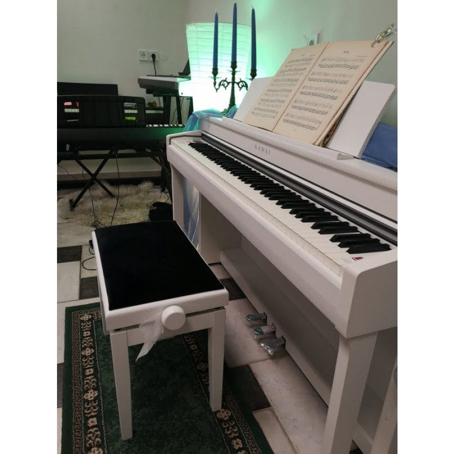 Stol klavirski FLIGH z dvižnim mehanizmom - beli - FLIGHT FWHM-3, klavirska klop za nastavljivo višino.Ogrodje v beli mat barvi. Lastnosti: Okvir in noge iz