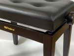 Stol za klavir ROLAND RPB 300 RW - Klavirski stol z dvižnim mehanizmom Roland uvrščamo v višji razred klavirskih stolov; predvsem ga odlikuje visoko
