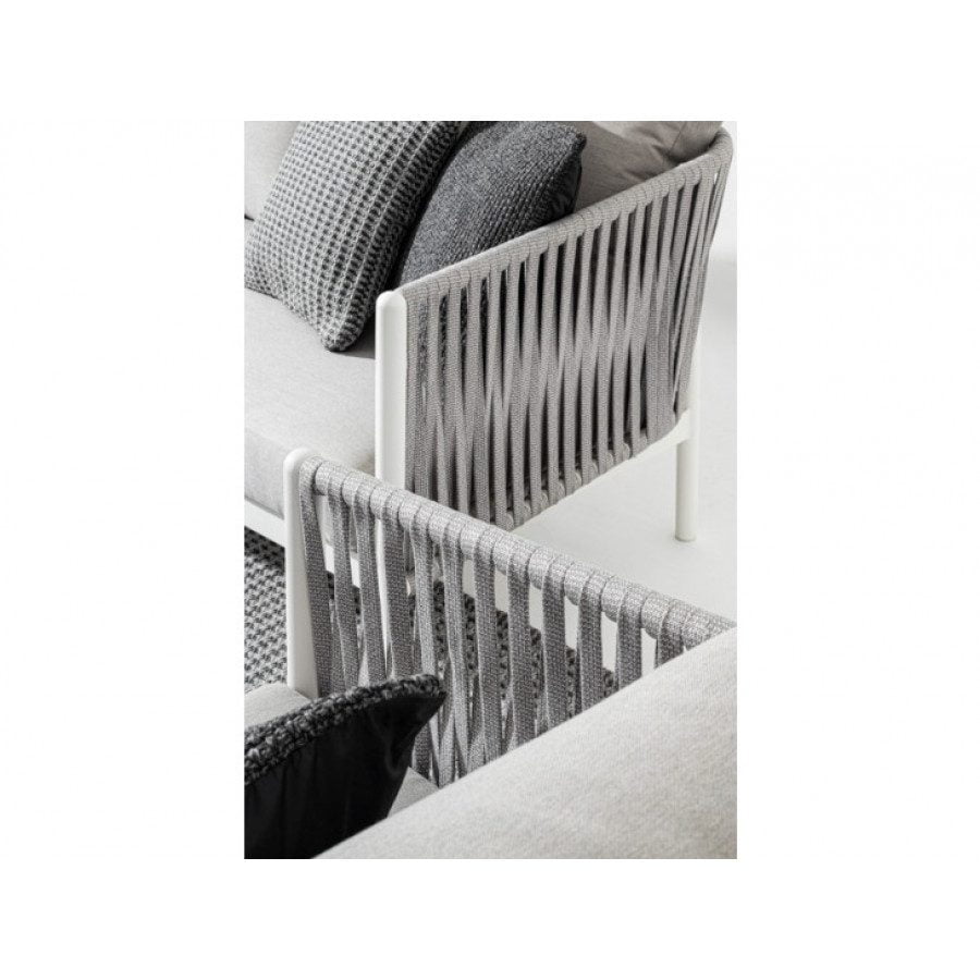 Vrtni fotelj FLORENCIA WG20 bela ima aluminjast okvir, ki je prašno barvan (poliester). Tkanje Okrog je iz tetoran vrvi (100% poliester). Hrbtne ter sedežne