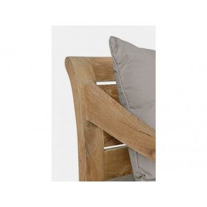 Vrtni fotelj KARUBA je narejen iz tikovega lesa, naravne rustike. Blazine z odstranljivo prevleko so narejene iz olefinske tkanine (100% polipropilen).