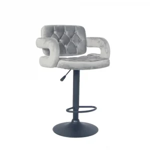 Izstopajoči dizajn" - slika prikazuje moderno in izstopajoče oblikovane barske stoli