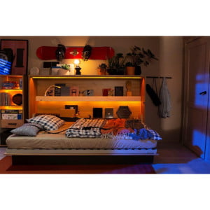 Postelja v omari BALONČEK je praktična in modna vodoravna postelja za v otroško ali mladinsko sobo. Primerna je za vzmetnico širine 120 cm in se lahko